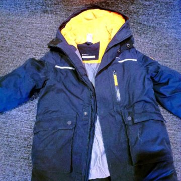 Продам куртку на мальчика