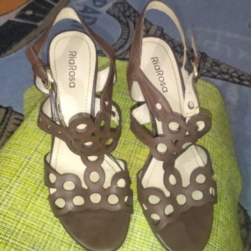 Очень женственные кожаные босоножки 36,5 размер
