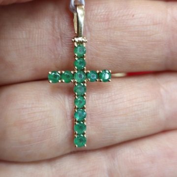 Крестик нательный с изумрудами