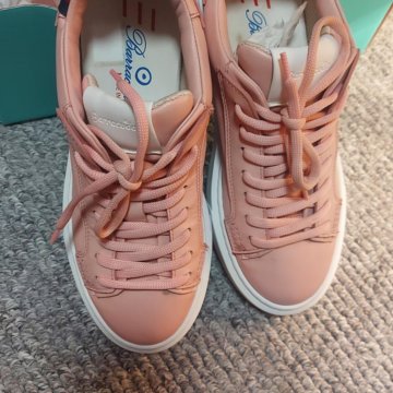 Женские кроссовки Италия