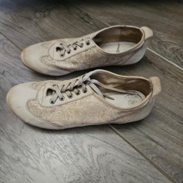 Кеды женские кожаные 35р