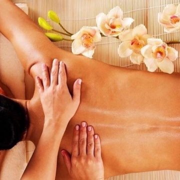 Релакс массаж красноярск для мужчин. Романтический вечер в отеле. Спа массаж. Салон эротического массажа интерьер. Нежный массаж.