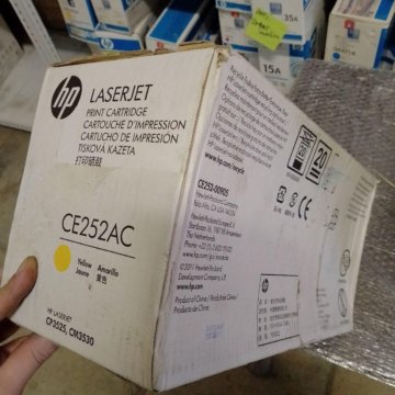 HP CE252AC картридж желтый (дефект коробки)