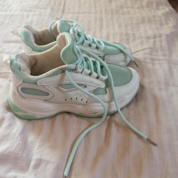 Кроссовки 36 р