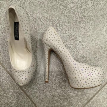 Туфли со стразами 40