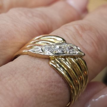 Кольцо золотое с бриллиантами 0,3ct