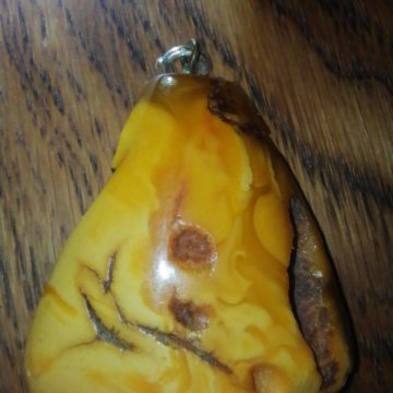 Кулон из натурального цельного пейзажного янтаря