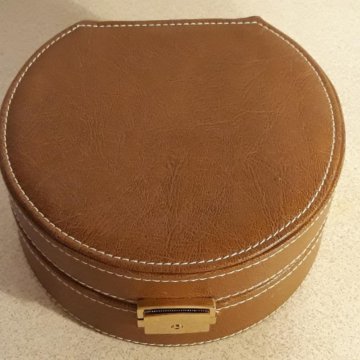 Кожаная шкатулка для украшения