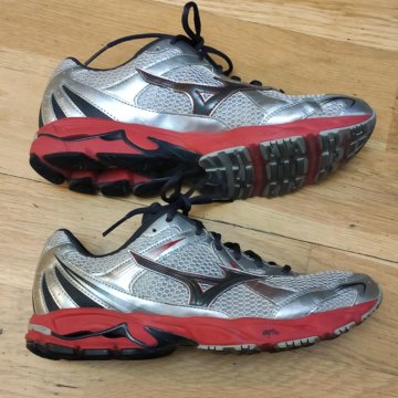 Кроссовки mizuno. 41-41.5разм.