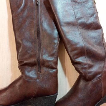 Новые зимние сапоги.