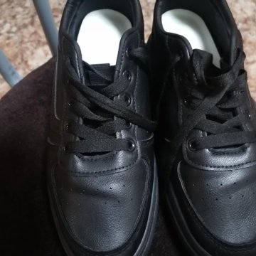 Женские кроссовки