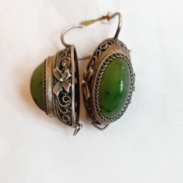 Серьги серебряные с нефритом