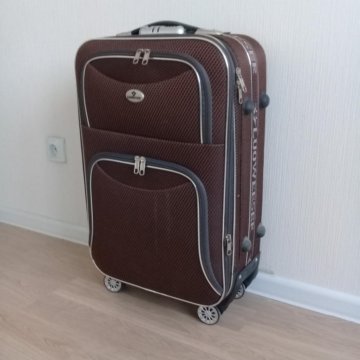 Чемодан на колесиках