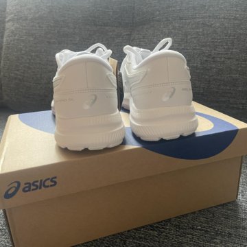 Новые женские кроссовки ASICS