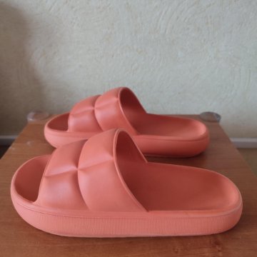 Шлёпки женские на толстой подошве, резина.
