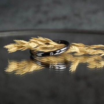 Изящное титановое кольцо с фианитом