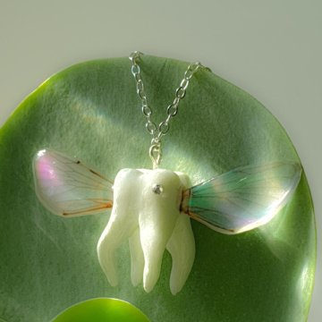 Амулет на цепочке 