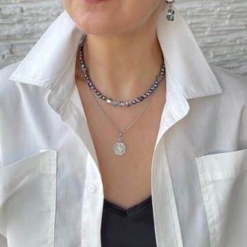 Комплект украшений из разноцветного, культивированного жемчуга и ювелирной фурнитуры. Под заказ