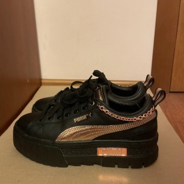 Кроссовки женские