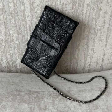 Клатч из кожи крокодила