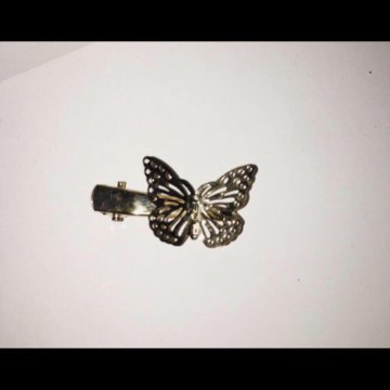 Заколка бабочка  отдам в подарок 