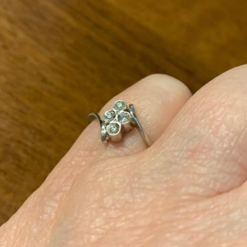 Кольцо из белого золота с бриллиантами