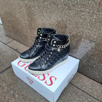 Высокие кожаные кеды на танкетке Guess Fur