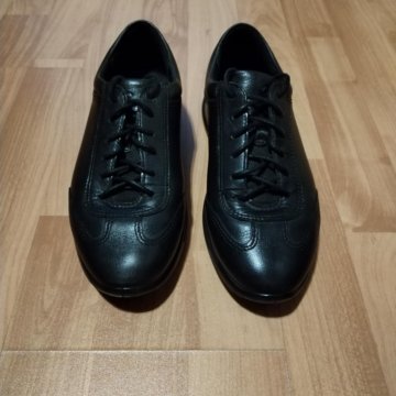 Женские кроссовки ЭККО