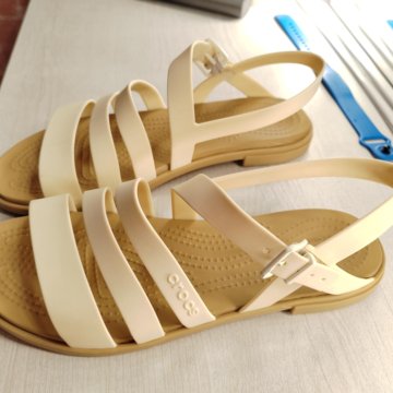 Женские босоножки