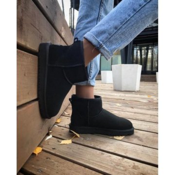 Жeнские зимниe угги с натурaльным мехом - UGG