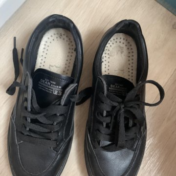 Кроссовки женские р36 б/у