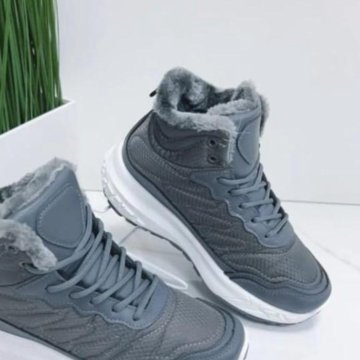 Кроссовки женские