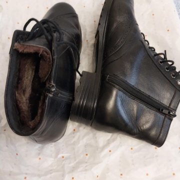 Ботинки 38 размер.