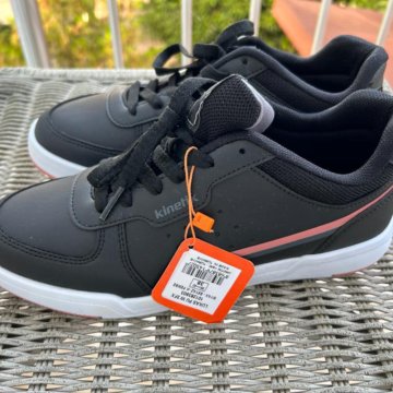 Кроссовки женские 38 размер новые