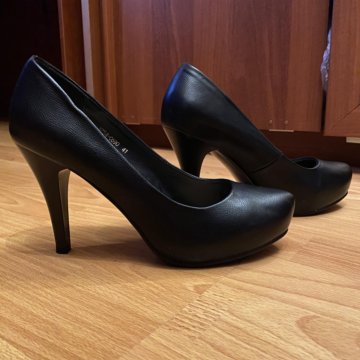 Туфли черные на каблуке