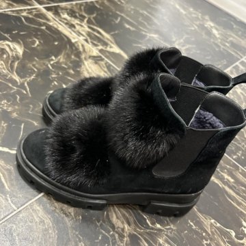 Женские зимние ботинки