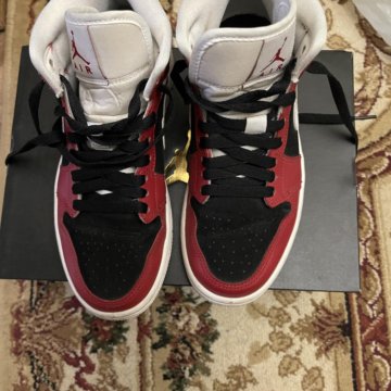 Кроссовки Jordan женские