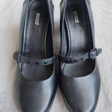 Туфли чёрные Экко женские на каблуке р. 41 Новые