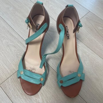 Женские босоножки