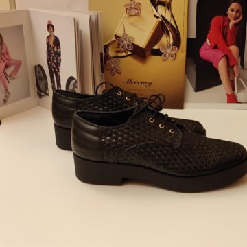 Ботинки POLLINI (размер 39)