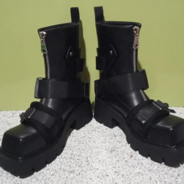 Ботинки женские разм 39,5 BALENCIAGA (чёрные)