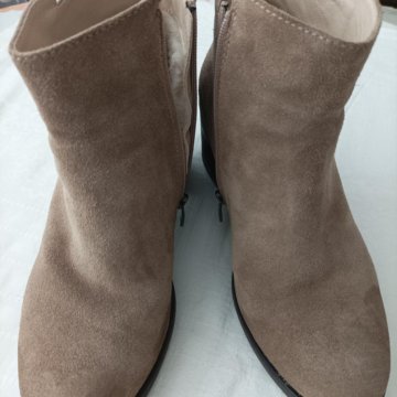 Ботинки зимние новые замшевыеи37-38 размер