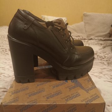 Женские осенние ботинки