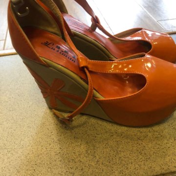 Босоножки новые