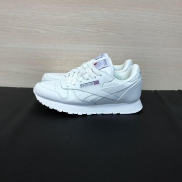 Кроссовки Reebok Classic белые женские