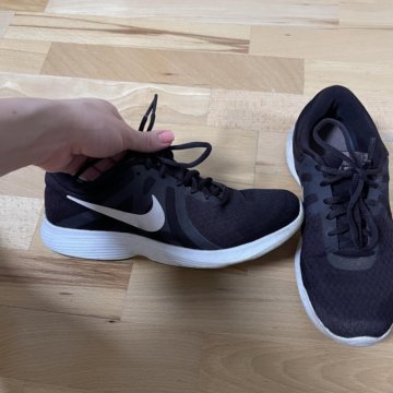 Кроссовки женские Nike revolution 4