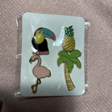 Набор брошей / значков