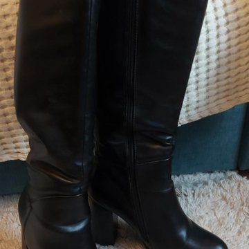 Зимние высокие сапоги