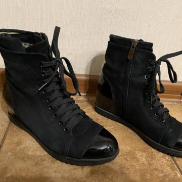 Женские ботинки 