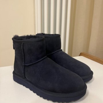 Ugg classic mini